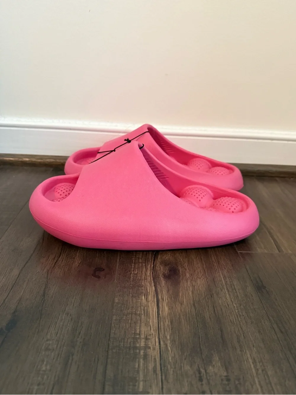 Women’s Pink Bubble Massage Cloud Slides Size 8 NWOT